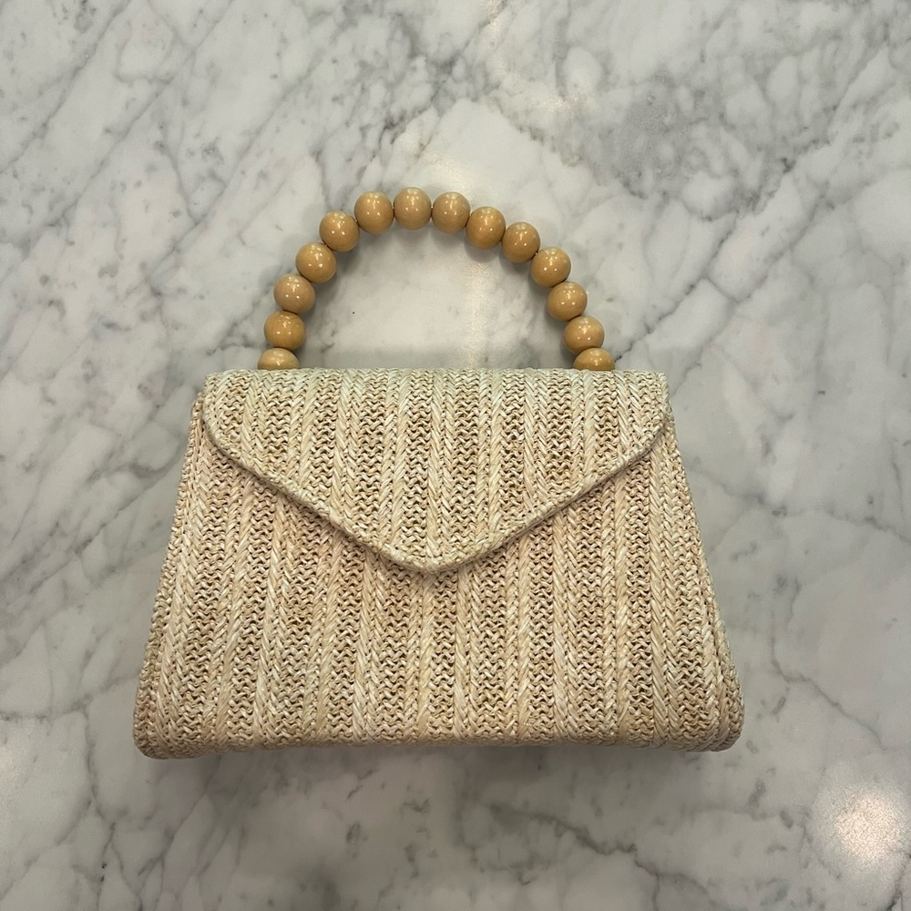 Elegant Cream Handbag with Wooden Handle